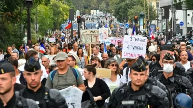 Բողոքի ակցիա Փարիզում՝ ընդդեմ սանիտարական անցաթղթերի