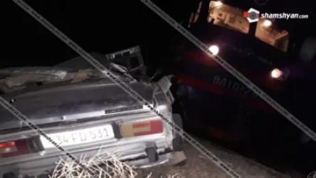 Արտակարգ դեպք՝ Արարատի մարզում. էլեկտրաքարշը գնացքի գծերի վրա հայտնված «06»-ը վերածել է մետաղե ջարդոնի