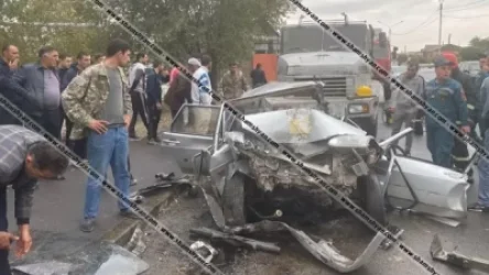 Բացառիկ տեսանյութ․ տեսախցիկն արձանագրել է՝ ինչպես է Զվարթնոց տաճարի մոտ «Կռազ»-ը մետաղե ջարդոնի վերածում «ՎԱԶ 21014»-ը