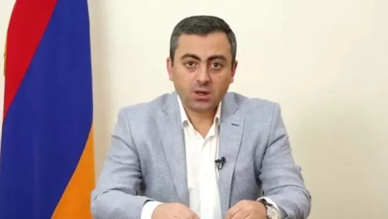 Կա'մ իշխանություն ես, կա'մ ընդդիմություն, դրանց մեջտեղում լինելը  լավ կարգավիճակ չէ, դրա վերջը լուսանցքն է. Սաղաթելյան