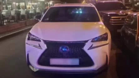 Լեքսուսի վարորդը փաստաթղթերի հետ պարեկին 10 հազար դրամ է տվել