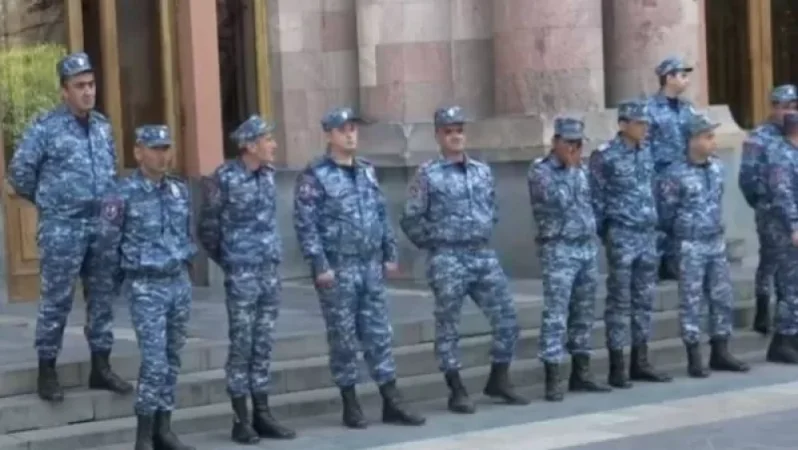 Ոստիկանները պատ կազմեցին․ ինչ է կատարվում կառավարության շենքի մոտ