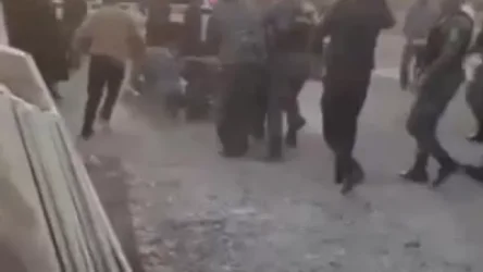 18+. ՏԵՍԱՆՅՈՒԹ. Երեխաների աչքի առաջ քաշքշելով և գետնին պառկեցնելով բերման են ենթարկել նրանց հորը.ահազանգ