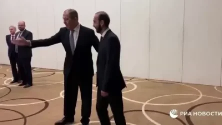 Video: Lavrov Meets with Armenian and Azerbaijani Foreign Ministers - What Was Discussed