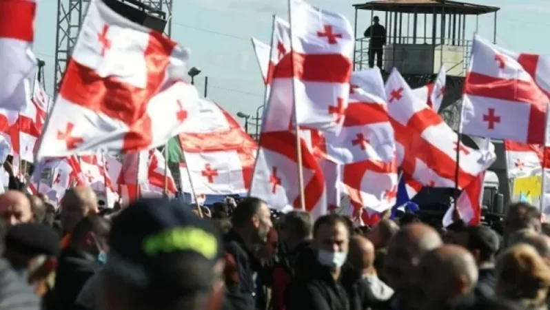 «Մարդասպան, տանջարար, դու պետք է նստես հավերժ». Սաակաշվիլու հակառակորդները պահանջում են անժամկետ բանտարկել նրան