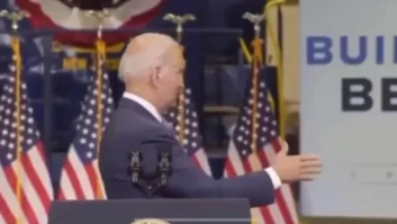 ՏԵՍԱՆՅՈՒԹ. Բայդենը ելույթից հետո սեղմել է «անտեսանելի մարդու ձեռքը»