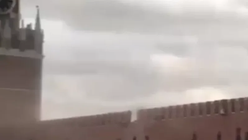 Ուժգին քամուց Կրեմլի պարիսպը վնասվել է