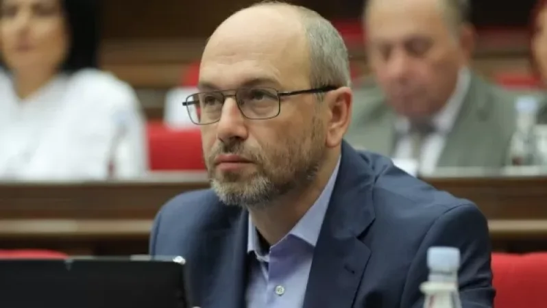 Մեր հերոս զոհված տղերքի անունները ՊՆ-ն այդպես էլ չի հրապարակել. Նազարյանը՝ պաշտպանության նախարարին