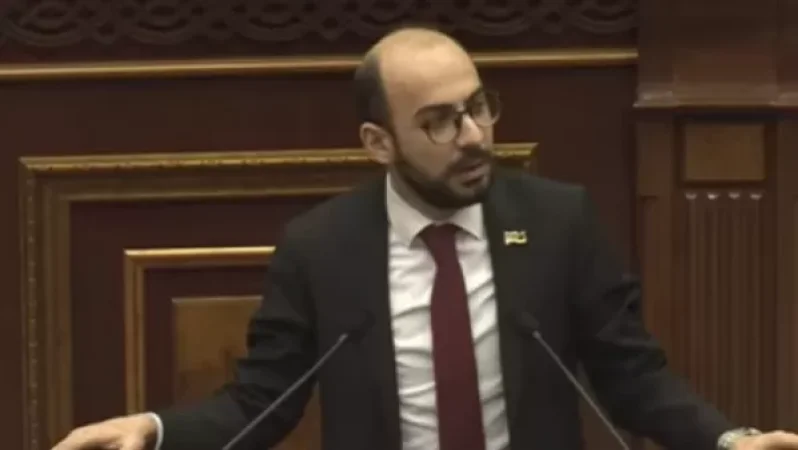 Կարծում եմ՝ Գեղամ Մանուկյանի մոտ ավանդույթ է դարձել, որ լեզուն մտքից առաջ է ընկնում. պատգամավոր