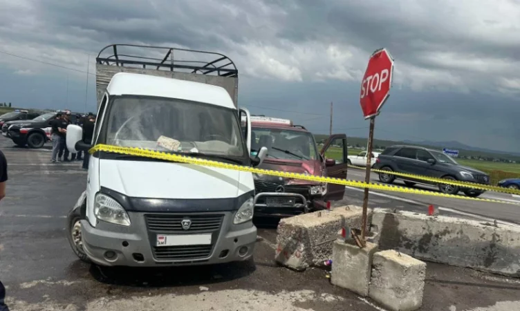 ԼՈՒՍԱՆԿԱՐՆԵՐ․ Բախվել են «Mercedes»–ն ու «GAZel»–ը․ 4 մարդ է տուժել