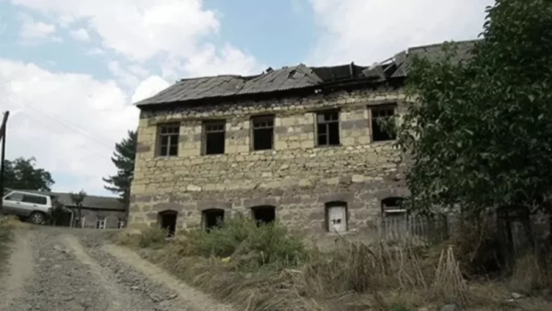 Մարզպետարանի աշխատակիցները 68 միլիոն պարգևավճար են ստացել, բայց դպրոցի տանիքը նորոգելու համար փող չկա. լրագրող