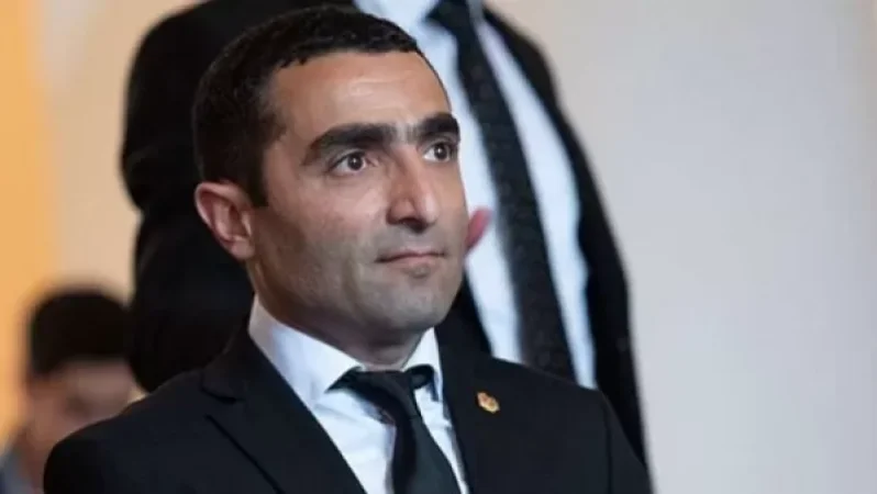 «Այո՛, իմ սենյակում փակցված է վարչապետի նկարը». Ռոմանոս Պետրոսյան