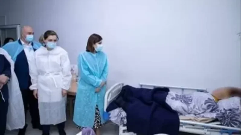 «Տաշիր պիցցա»–ում թունավորվածների թիվը հասել է 57-ի. նրանց այցելել է նախարար Ավանեսյանը