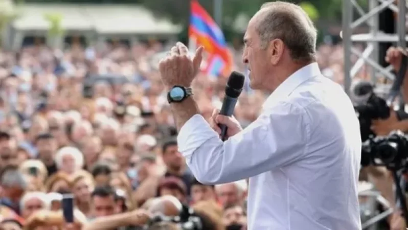 Ընթանում է Քոչարյանի ղեկավարած «Հայաստան» դաշինքի հանրահավաքը