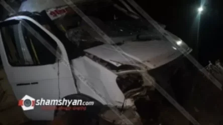 Խոշոր ավտովթար՝ Վայոց Ձորի մարզում. միկրոավտոբուսը բախվել է երկաթե արգելապատնեշներին և հայտնվել ձորում. կան վիրավորներ
