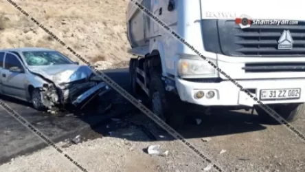 Բախվել են Opel-ն ու բեռնատար Hovo-ն, ամուսիններն ու նրանց երեխան տեղափոխվել են հիվանդանոց