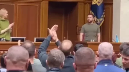 ՏԵՍԱՆՅՈՒԹ. Ծափերի տեղատարափ. Զելենսկին պատերազմի սկզբից ի վեր առաջին անգամ Ռադա է գնացել