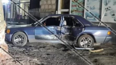 Մարտունիում մերկասառույցի պատճառով Mercedes-ը բախվել է ցուցանակին, ապա՝ ծառին. տուժածը բժիշկ է. Shamshyan. com