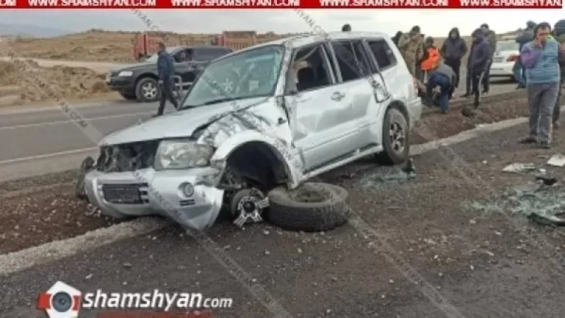 ՊՆ ծառայողը Mitsubishi Pajero-ով բախվել է բետոնե արգելապատնեշներին. կա վիրավոր