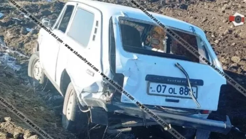 Ավտովթար Արագածոտնի մարզում. բախվել են Ford Transit-ն ու ВАЗ 2121-ը. վերջինս հայտնվել է դաշտում. կա վիրավոր