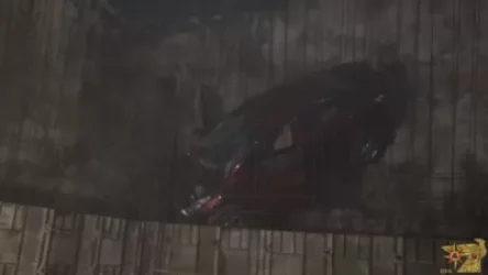 ՏԵՍԱՆՅՈՒԹ. Մեքենան ընկել է շինհրապարակ ու արգելափակվել. փրկարարները փոքր երեխային դուրս են բերել մեքենայից