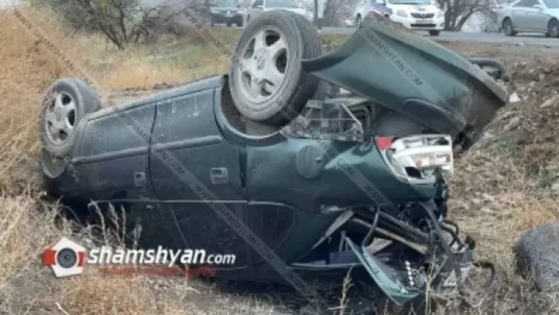 Քիչ առաջ բախվել են Lexus-ն ու Opel-ը․ վերջինս գլխիվայր շրջվել