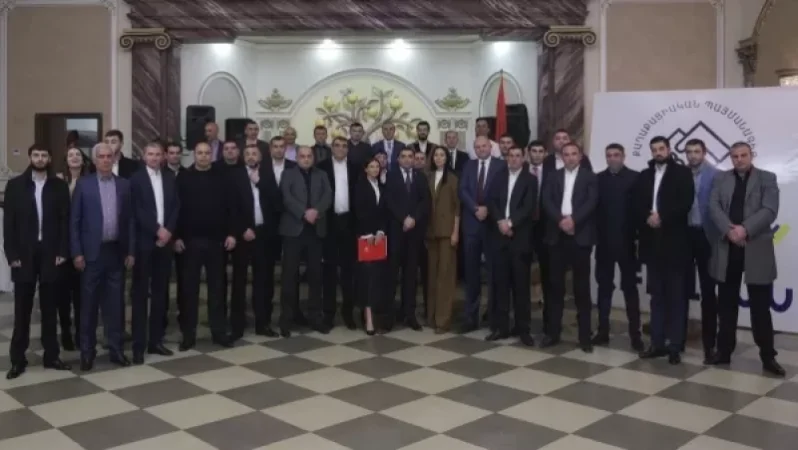 Նախարար Ռոմանոս Պետրոսյանը գործի է դրել վարչական ռեսուրսը՝ պարտադրելով մասնակցել երթի. «Փաստինֆո»