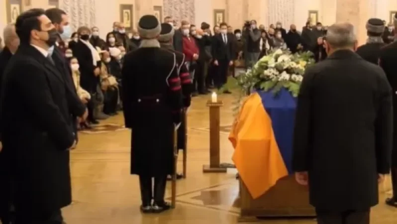 Photos: Political Figures and State Officials Present at Siradeghyan's Wake