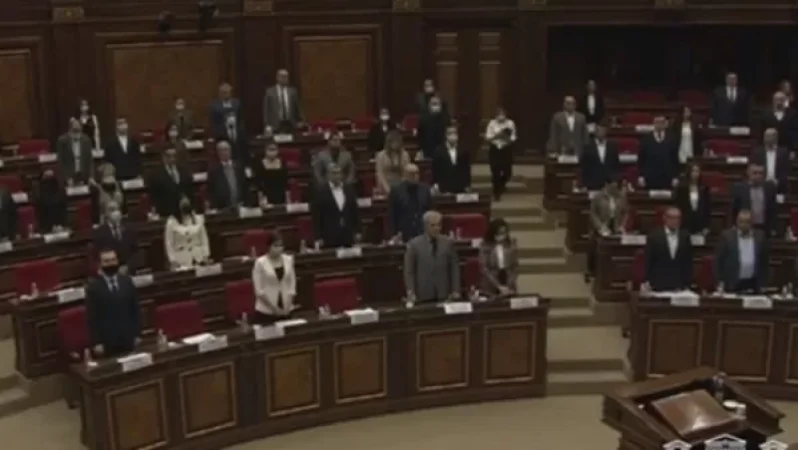 ԱԺ-ում հարգեցին երկրաշարժի զոհերի հիշատակը