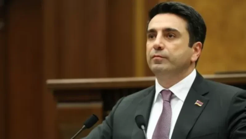 Կան զինվորներ և սպաներ, որոնք իրենց պարտականությունը չեն կատարել և հայտնվել են գերության մեջ. Սիմոնյանը՝ տեսանյութի մասին