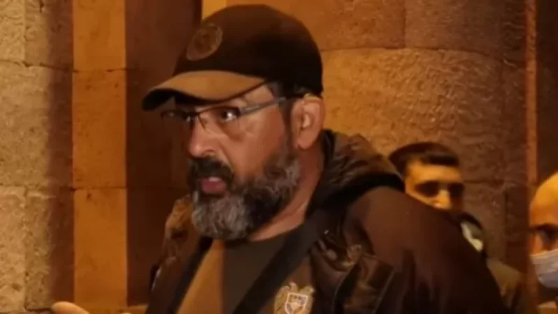 «Էդ ո՞ւմ է ասում դասալիք». գերիների, անհետ կորածների հարազատների բողոքի ակցիան՝ Կառավարության դիմաց