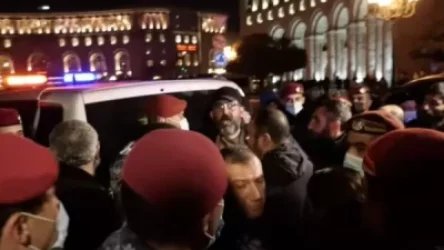 ՏԵՍԱՆՅՈՒԹ. Ակցիայի մասնակիցներից մեկի ինքնազգացողությունը վատացավ, վերջինիս փորձում էին ուժով բերման ենթարկել