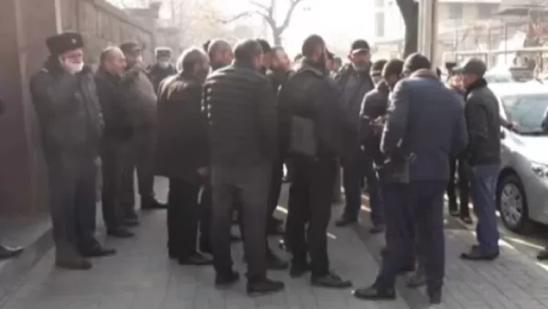 Ինչո՞ւ Ալեն Սիմոնյանը չի հանդիպում գերիների և անհետ կորածների ծնողներին. խոսնակը ասում է` նախապես պետք է գրանցվել