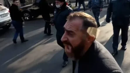 ՏԵՍԱՆՅՈՒԹ. Թուրք ղեկավարիդ ես ենթարկվում, համբա՛լ. թեժ իրավիճակ Բաղրամյան փողոցում