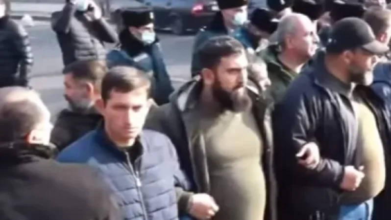 «Թող իջնի՝ հերքի իր խոսքերը, կամ ներողություն խնդրի». անհետ կորած զինծառայողի հարազատ