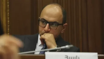 Ալեն Սիմոնյանը լրջանալու խնդիր ունի. ոնց լայքի և շեֆերին հաճոյանալու համար ստատուս գրող կար՝ այդպես էլ մնացել է. Մամիջանյան