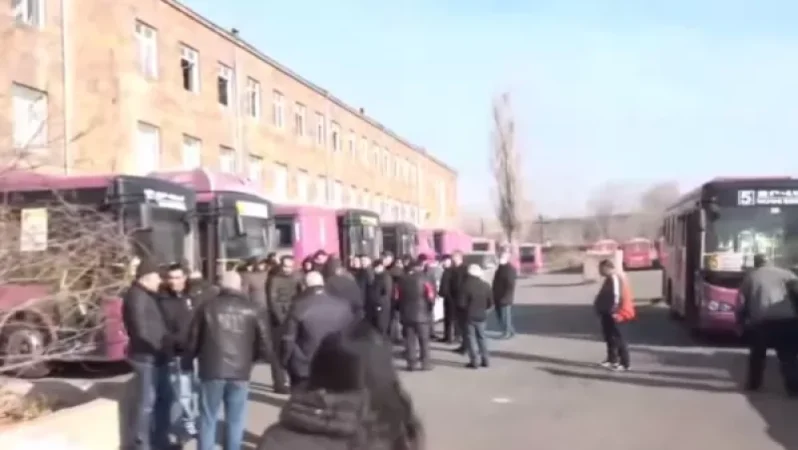 Ավարտվեց ավտոբուսի վարորդների ակցիան․ նրանք պահանջել են ազատե՞լ «Երևանի ավտոբուս» ՓԲԸ տնօրենին