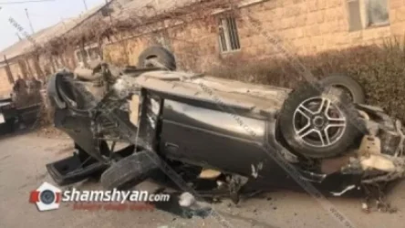 40–ամյա վարորդը Opel-ով բախվել է էլեկտրասյանն ու գլխիվայր շրջվել