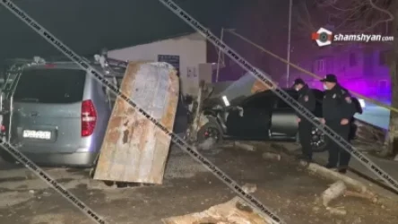 Երևանում Infiniti-ն ավտոմեքենաների ջարդի հեղինակ է դարձել. վնասվել են BMW-ն, Mercedes-ը, Hyundai-ը, Nissan Tiida-ն ու Opel-ը. Shamshyan .com