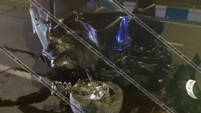 22-ամյա վարորդը BMW-ով բախվել է կանգառին, ծառին և էլեկտրասյանը. կա վիրավոր