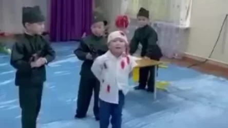 ՏԵՍԱՆՅՈՒԹ. Ղազախստանի մանկապարտեզում բեմադրել են խորհրդային զինվորների կողմից ուսանողի գնդակահարությունը