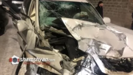 Խոշոր ավտովթար․ 22-ամյա վարորդը Lexus-ով բախվել է բնակչի տան քարե պարսպին և փլուզել այն
