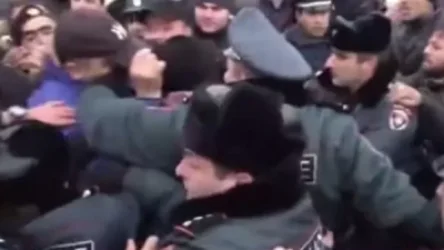 ՏԵՍԱՆՅՈՒԹ․ «Բռնի´ դրան»․ ցուցարարներից մի քանիսը փախան ոստիկանական մեքենայից