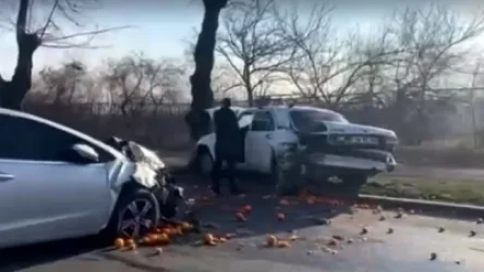 ՏԵՍԱՆՅՈՒԹ․ Խոշոր ավտովթար. բախվել են Kia Forte-ն ու ГАЗ 3110-ը. վերջինս էլ բախվել է ծառին