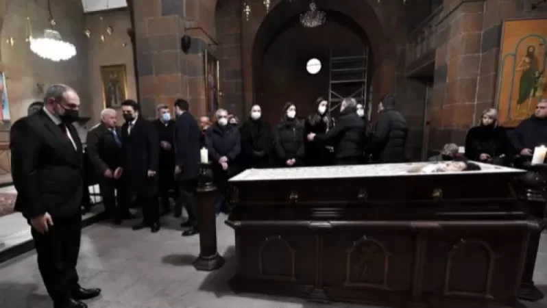 Փաշինյանն ու Սարգսյանը` Ռիմա Դեմիրճյանի հոգեհանգստի արարողությանը