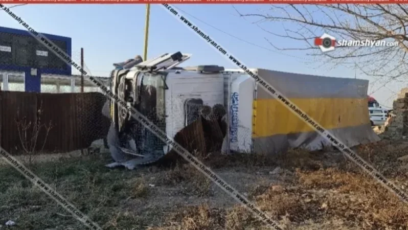 Pictures: A Mercedes Loaded with 10 Tons of Oranges Collided with an Opel and Overturned, Demolishing Part of a Stone Wall