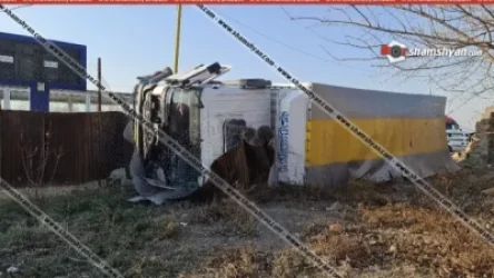 ԼՈՒՍԱՆԿԱՐՆԵՐ. 10 տոննա նարինջով բարձված Mercedes-ը բախվել է Opel-ին և կողաշրջվել՝ փլուզելով քարե պարսպի մի հատված