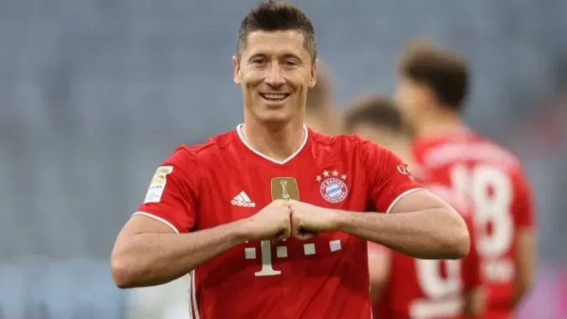 Բրիտանական հայտնի լրատվական The Guardian-ը Ռոբերտ Լևանդովսկուն ճանաչել է 2021 թվականի լավագույն ֆուտբոլիստ