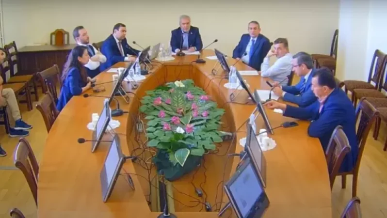 Պաշտպանության հանձնաժողովի նիստը տևեց 1 րոպե