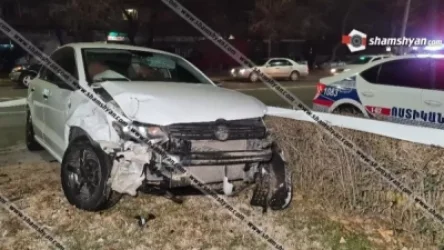 Ավտովթար՝ Երևանում. բախվել են Pontiac-ն ու Volkswagen-ը, որոնք դուրս են եկել երթևեկելի գոտուց